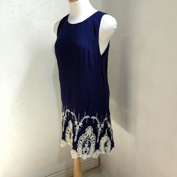 Monteau | Navy Sleeveless Dress with White Embroidery - Picture 3 of 10